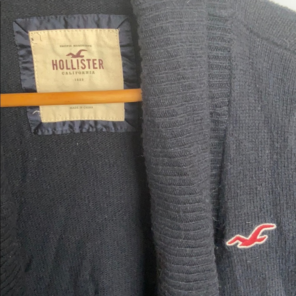 🌵3/$20• Hollister Navy Blue Cardigan size small